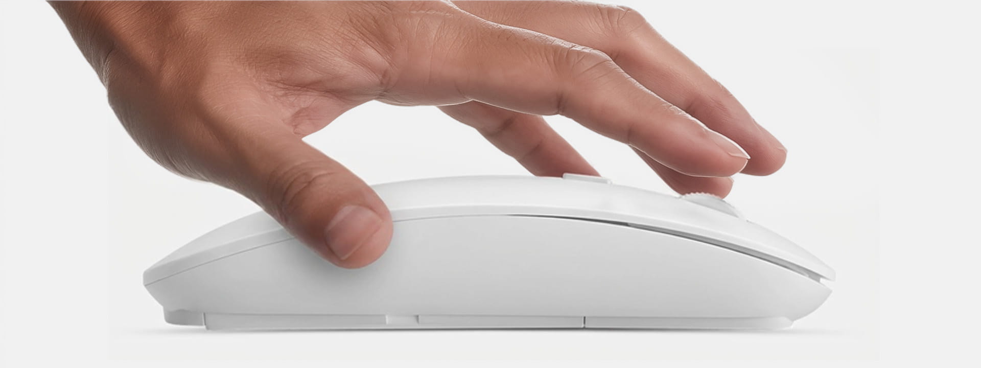 Projeção gigante em uma parede de um auditório.