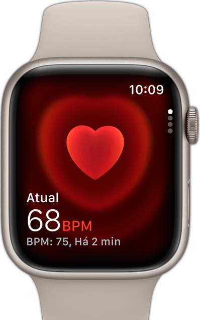 Imagem da parte da frente do Apple Watch mostrando uma frequência cardíaca.