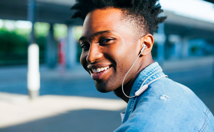 Fone de Ouvido Auricular Bluetooth JBL Tune 215BT Pure Bass Hands-Free com Microfone, Branco-JBLT215BTWHT