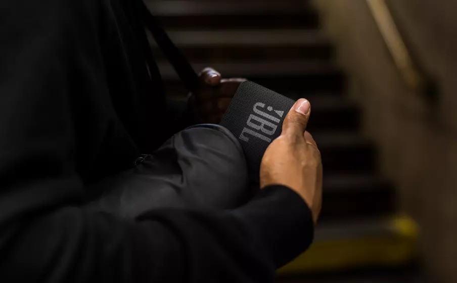 Caixa de Som JBL GO Essential Preta - JBLGOESBLK