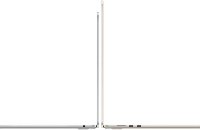 Imagem lateral dos modelos de 13 e 15 polegadas do MacBook Air nas cores prateada e estelar abertos virados para lados opostos