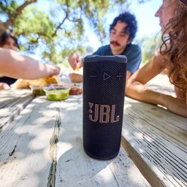 caixa-de-som-bluetooth-jbl-grip-16w-rms-resistente-a-agua-preto-03