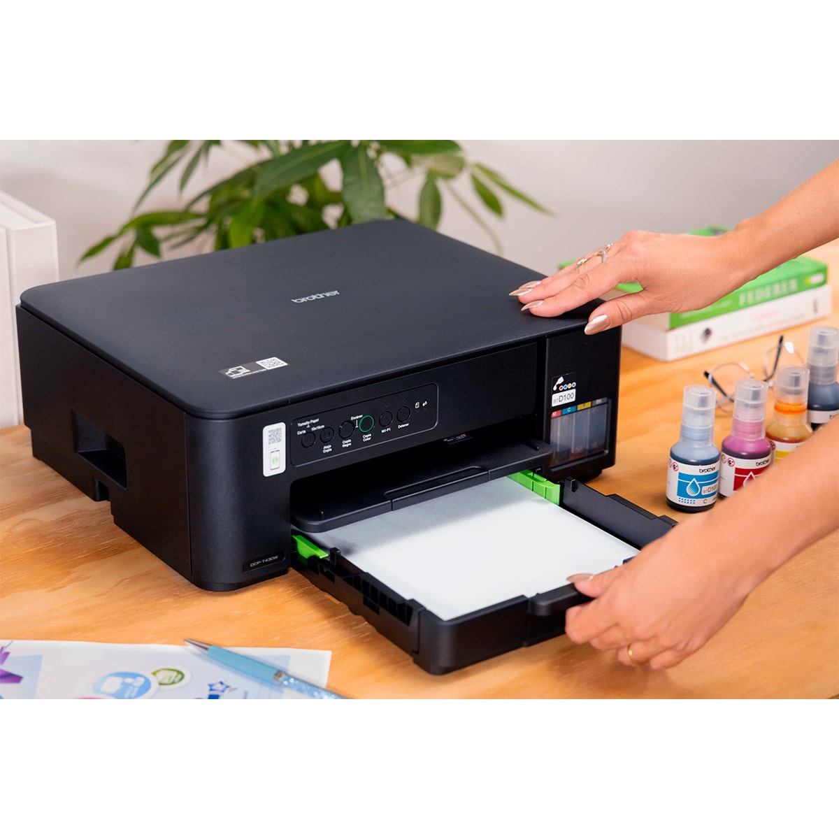 Impressora Multifuncional Tanque de Tinta Brother DCPT430W, InkBenefit, Colorida, Wi-Fi, USB
