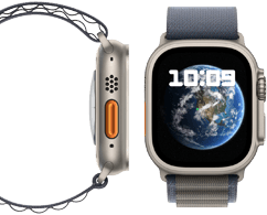 Imagem da lateral e da parte da frente de uma combinação do Apple Watch Ultra 2 neutra em carbono.